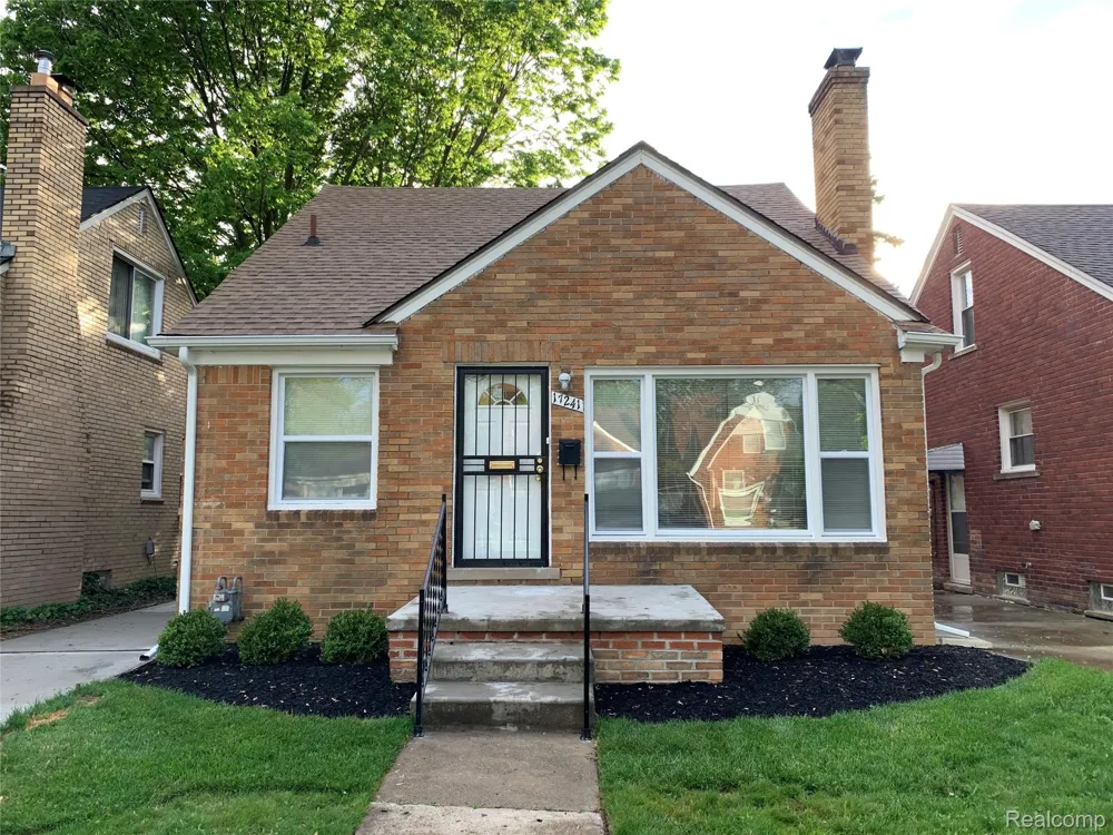 17241 Shaftsbury Avenue Detroit City, MI 48219