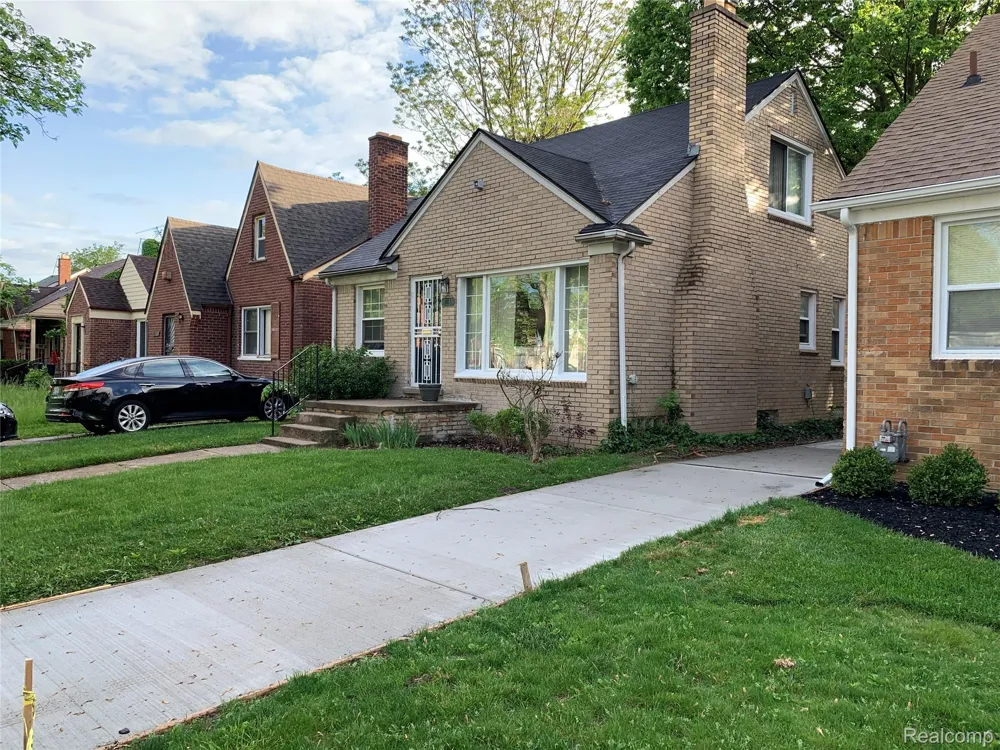17241 Shaftsbury Avenue Detroit City, MI 48219