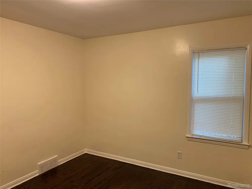 17241 Shaftsbury Avenue Detroit City, MI 48219