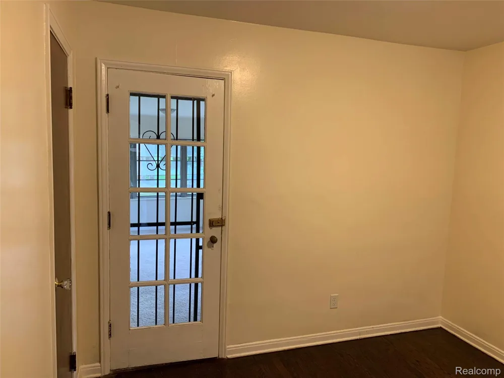 17241 Shaftsbury Avenue Detroit City, MI 48219