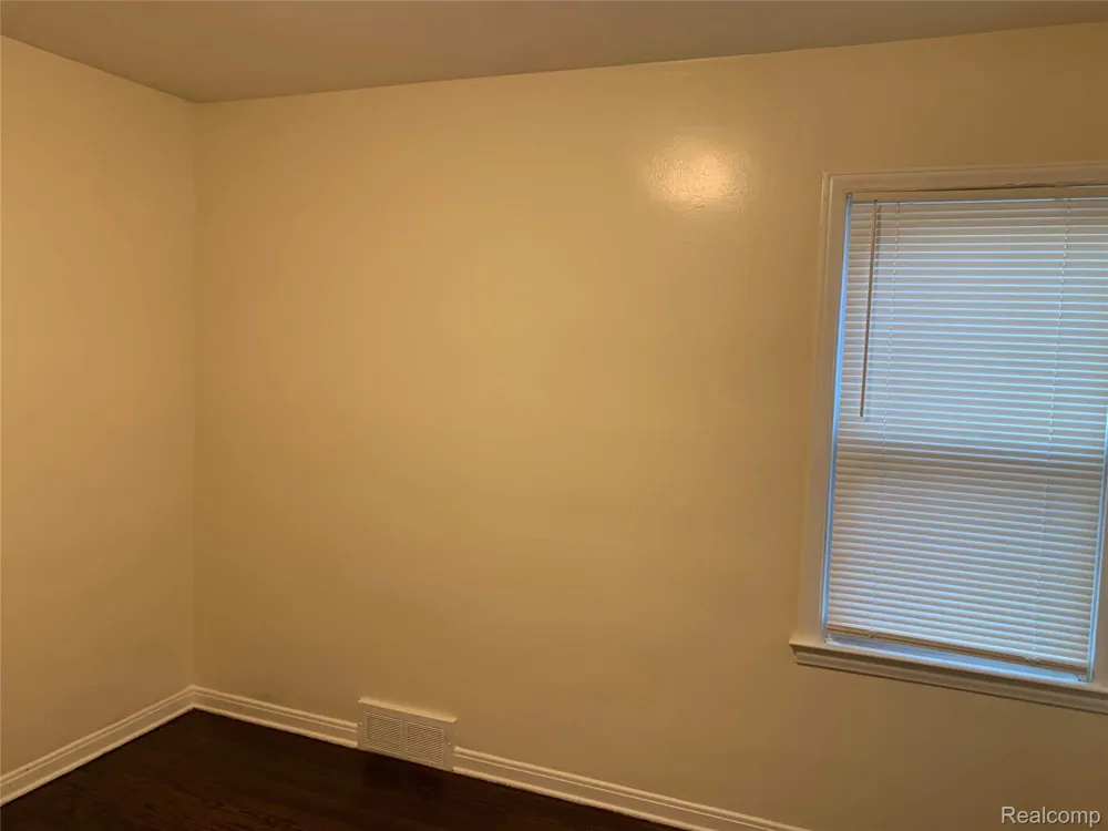 17241 Shaftsbury Avenue Detroit City, MI 48219