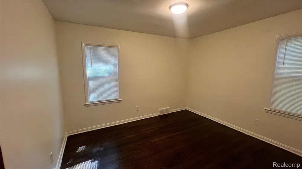17241 Shaftsbury Avenue Detroit City, MI 48219