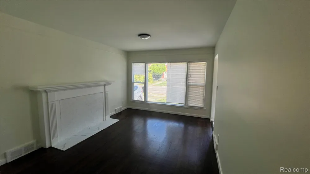17241 Shaftsbury Avenue Detroit City, MI 48219
