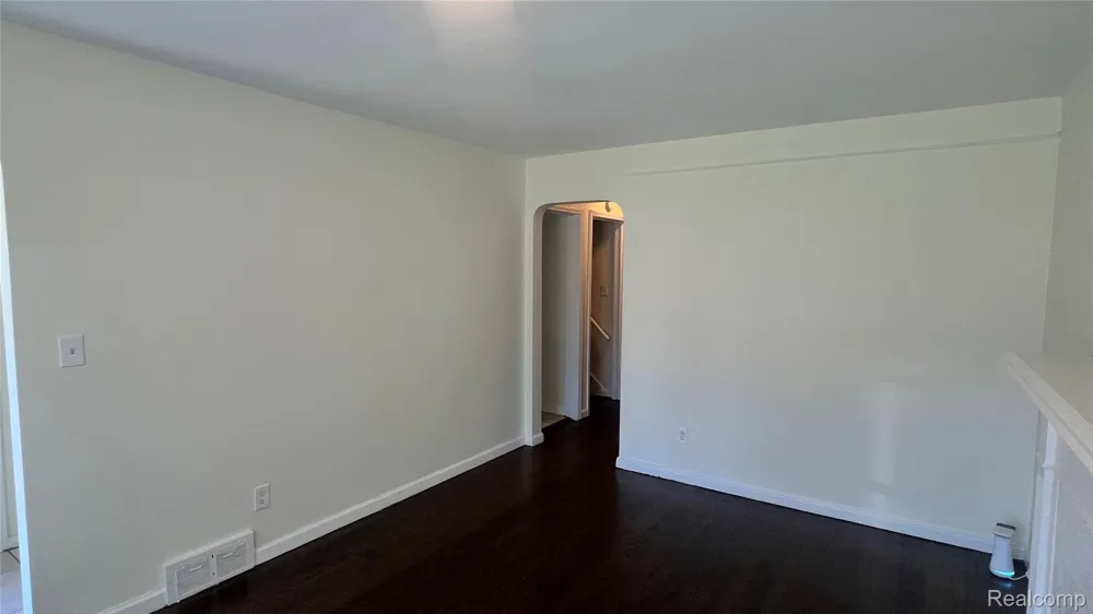 17241 Shaftsbury Avenue Detroit City, MI 48219