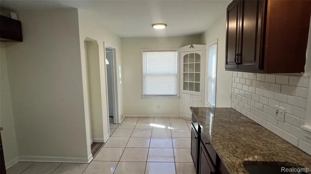 17241 Shaftsbury Avenue Detroit City, MI 48219