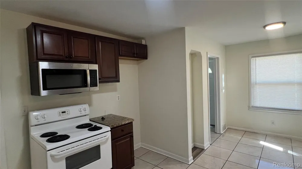 17241 Shaftsbury Avenue Detroit City, MI 48219