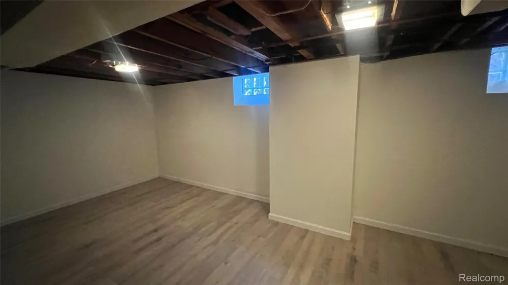 17241 Shaftsbury Avenue Detroit City, MI 48219