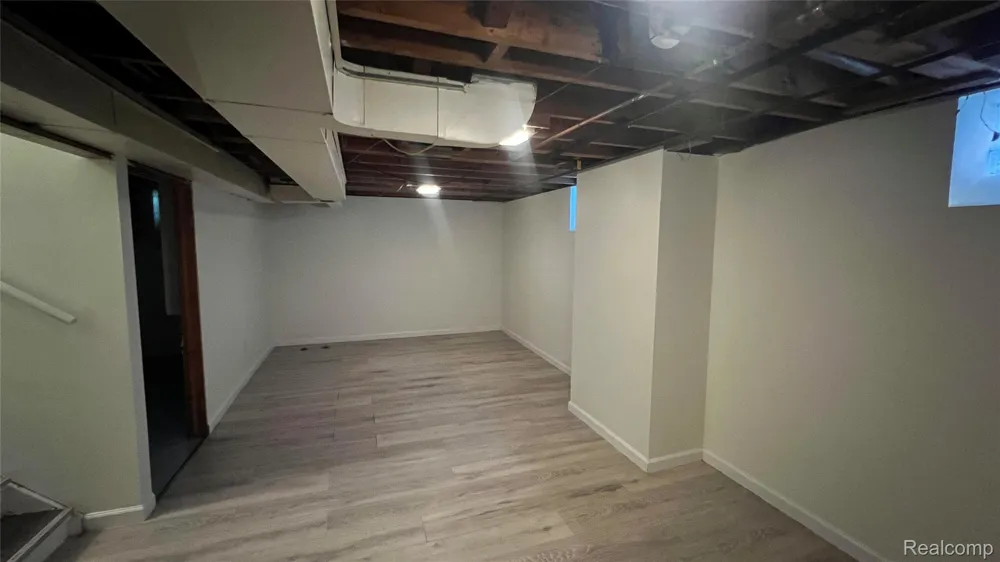 17241 Shaftsbury Avenue Detroit City, MI 48219