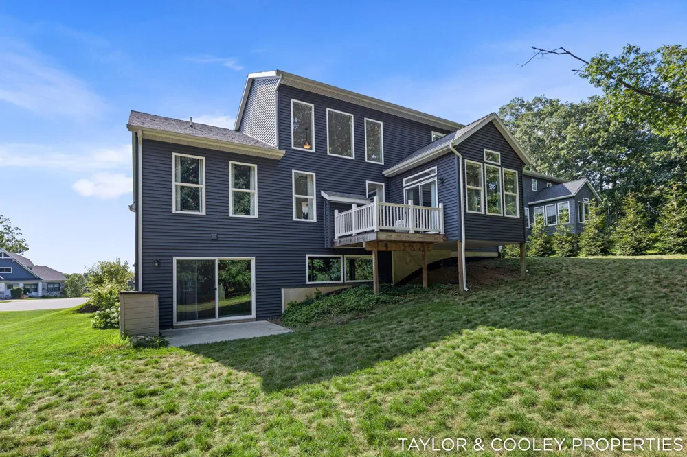 8129 Honeysuckle Hill Court SE Cascade Charter Township, MI 49512