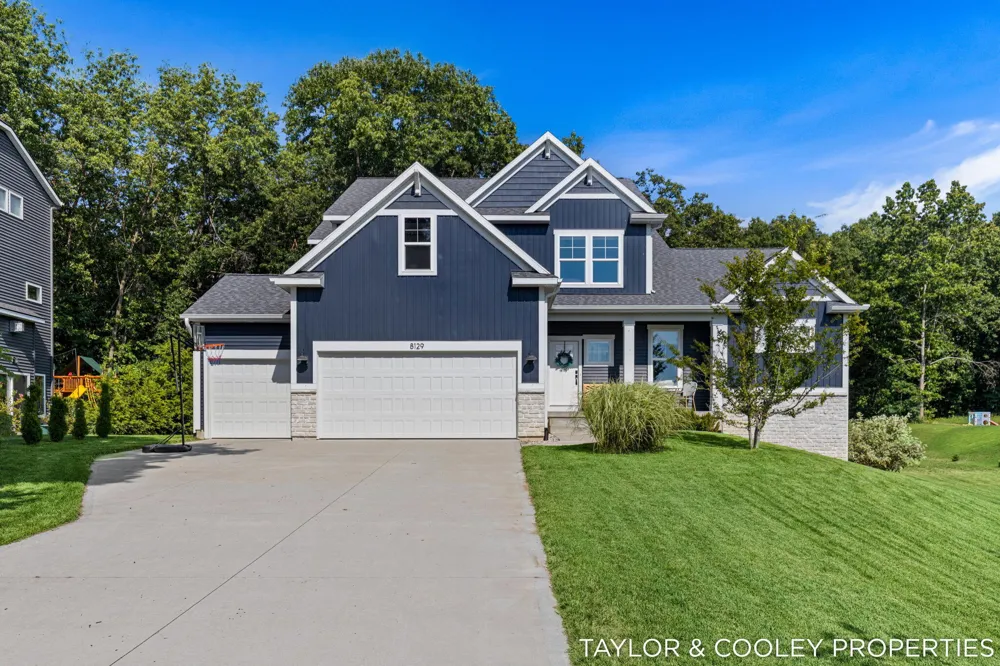 8129 Honeysuckle Hill Court SE Cascade Charter Township, MI 49512