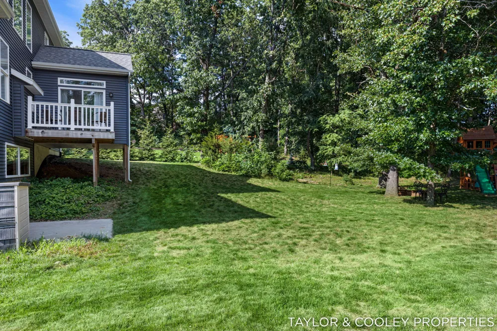 8129 Honeysuckle Hill Court SE Cascade Charter Township, MI 49512