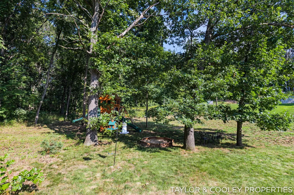 8129 Honeysuckle Hill Court SE Cascade Charter Township, MI 49512