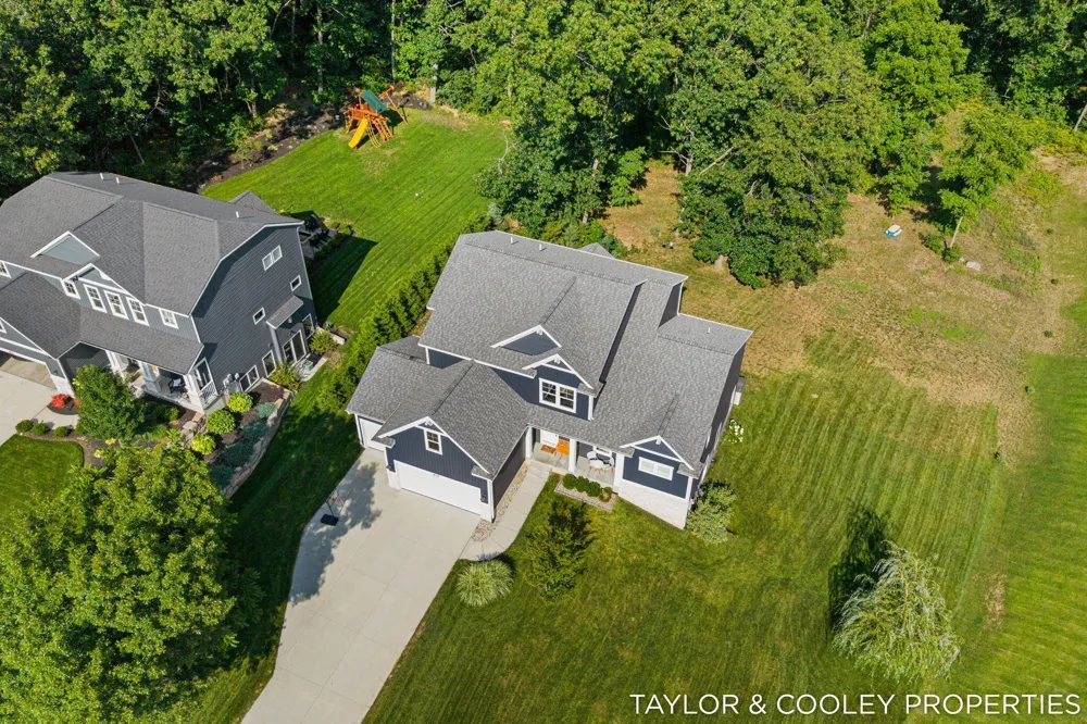 8129 Honeysuckle Hill Court SE Cascade Charter Township, MI 49512