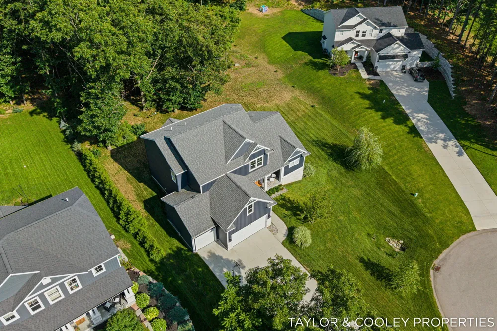 8129 Honeysuckle Hill Court SE Cascade Charter Township, MI 49512