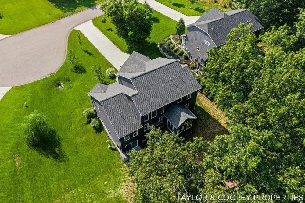 8129 Honeysuckle Hill Court SE Cascade Charter Township, MI 49512