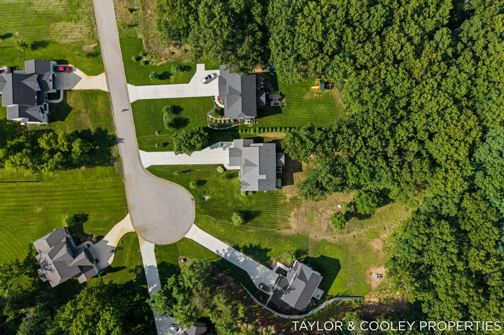 8129 Honeysuckle Hill Court SE Cascade Charter Township, MI 49512