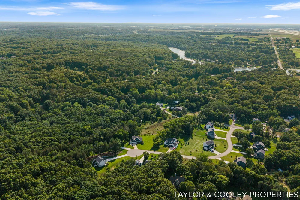8129 Honeysuckle Hill Court SE Cascade Charter Township, MI 49512