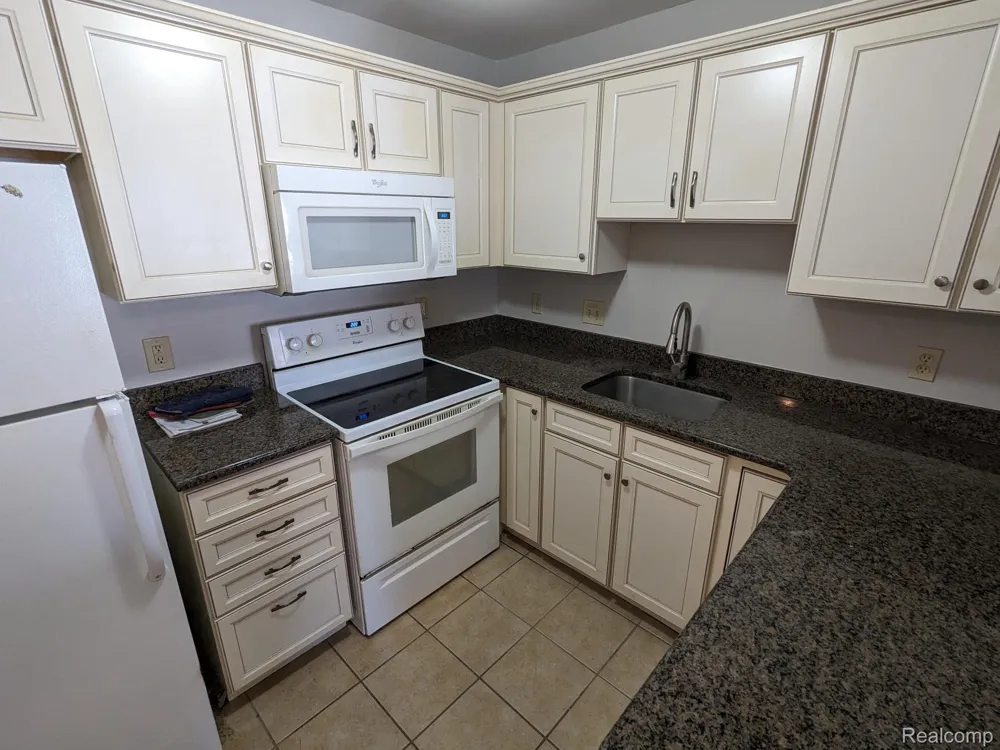 205 Maplewood Court South Lyon City, MI 48178