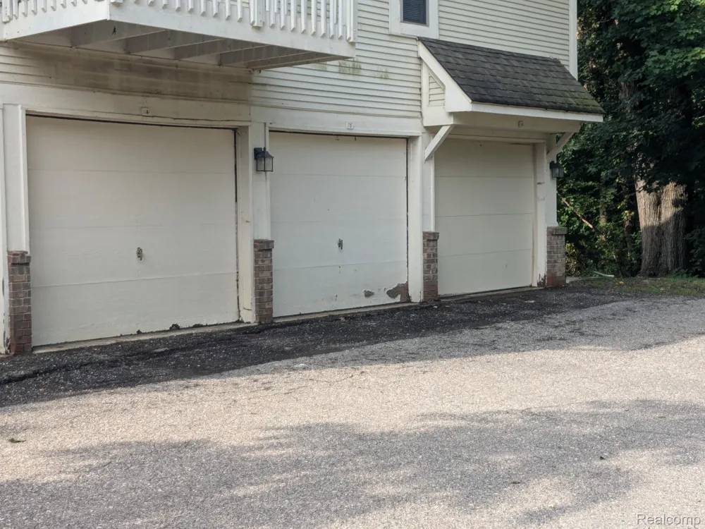 205 Maplewood Court South Lyon City, MI 48178
