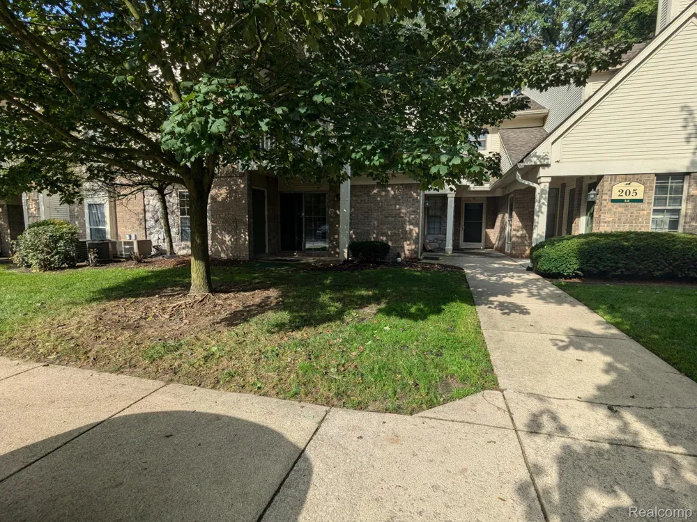 205 Maplewood Court South Lyon City, MI 48178