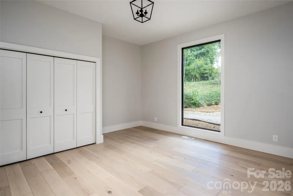 5 Meadow Ridge Drive Asheville, NC 28804