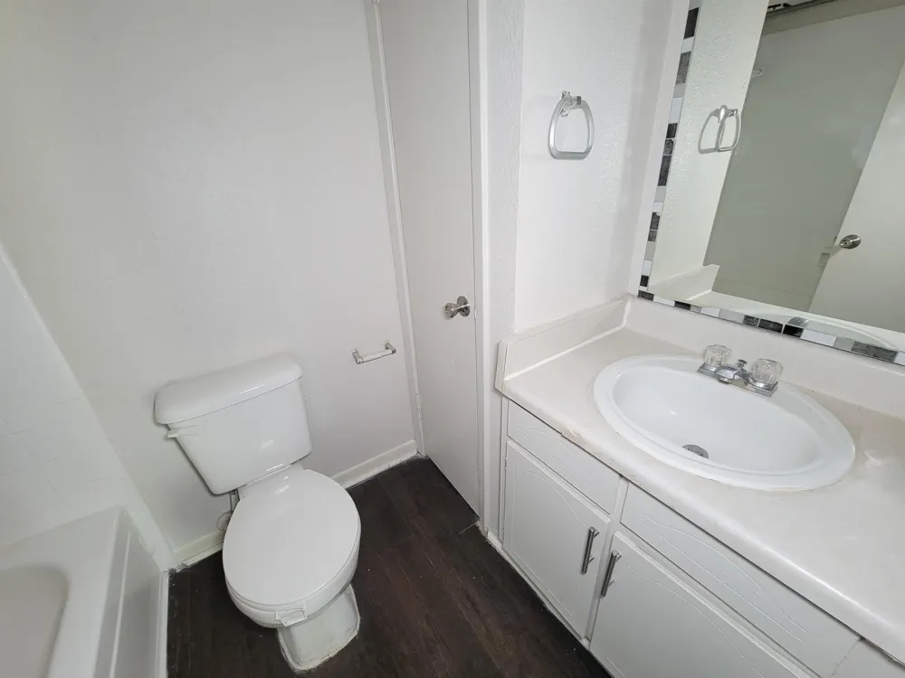 101 Brookside Lane #32 Sealy, TX 77474