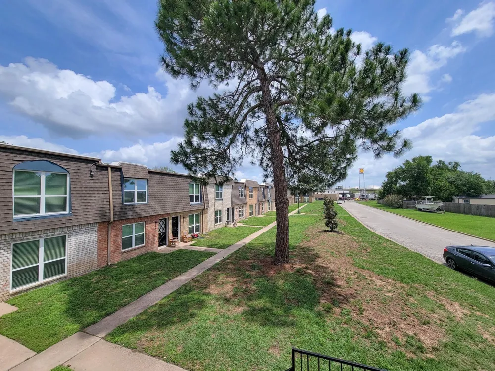 101 Brookside Lane #32 Sealy, TX 77474