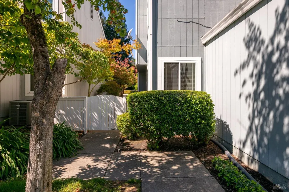 2319 Morningside Circle Santa Rosa, CA 95405