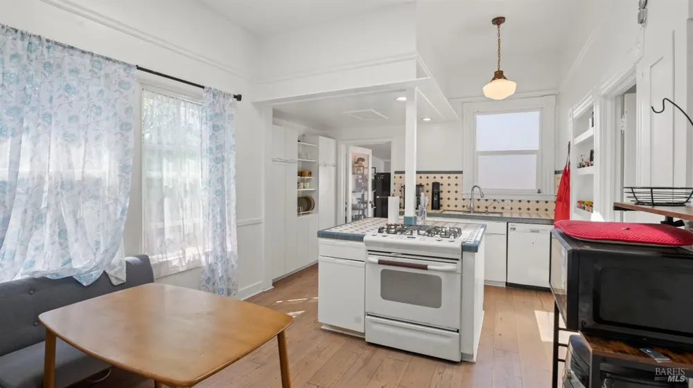 1160 Powell Street Oakland, CA 94608