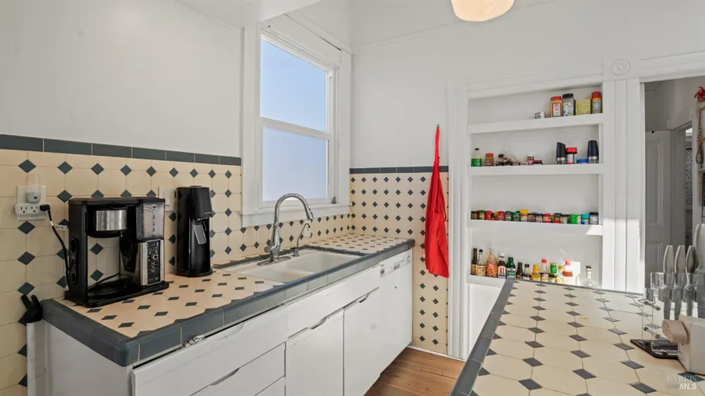 1160 Powell Street Oakland, CA 94608