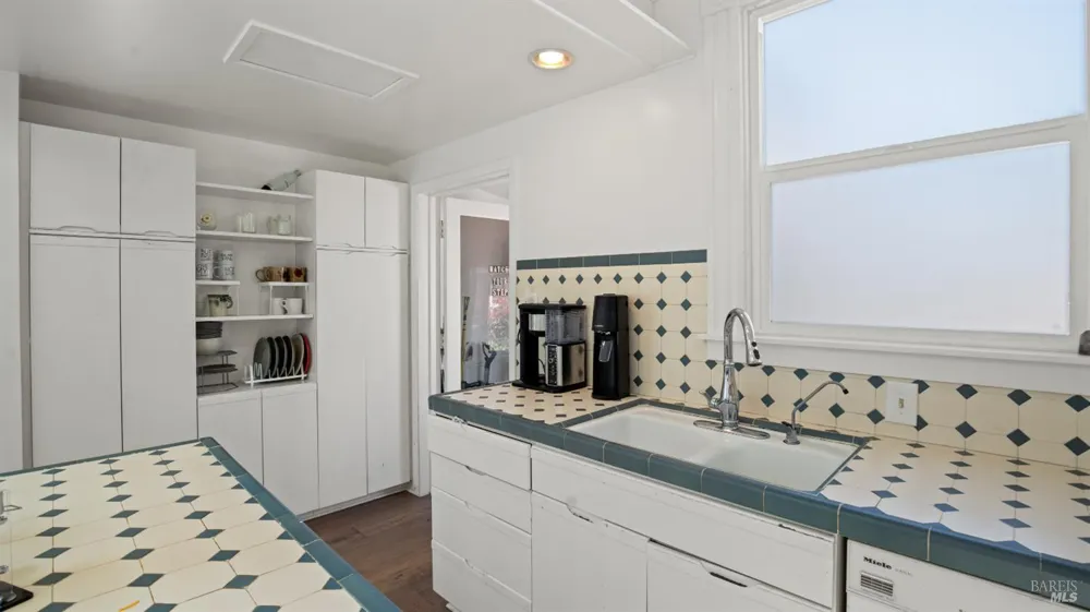 1160 Powell Street Oakland, CA 94608