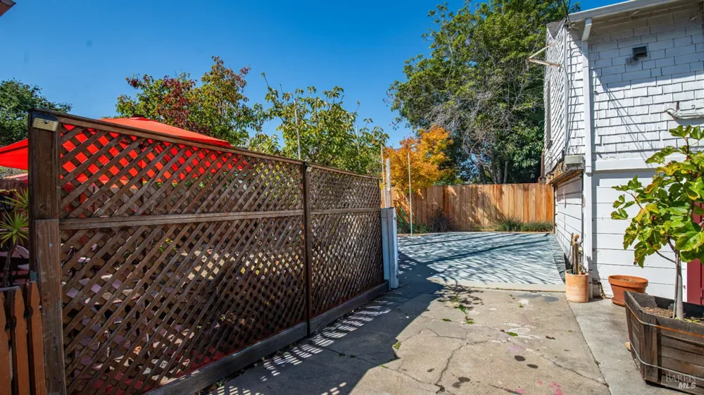 1160 Powell Street Oakland, CA 94608