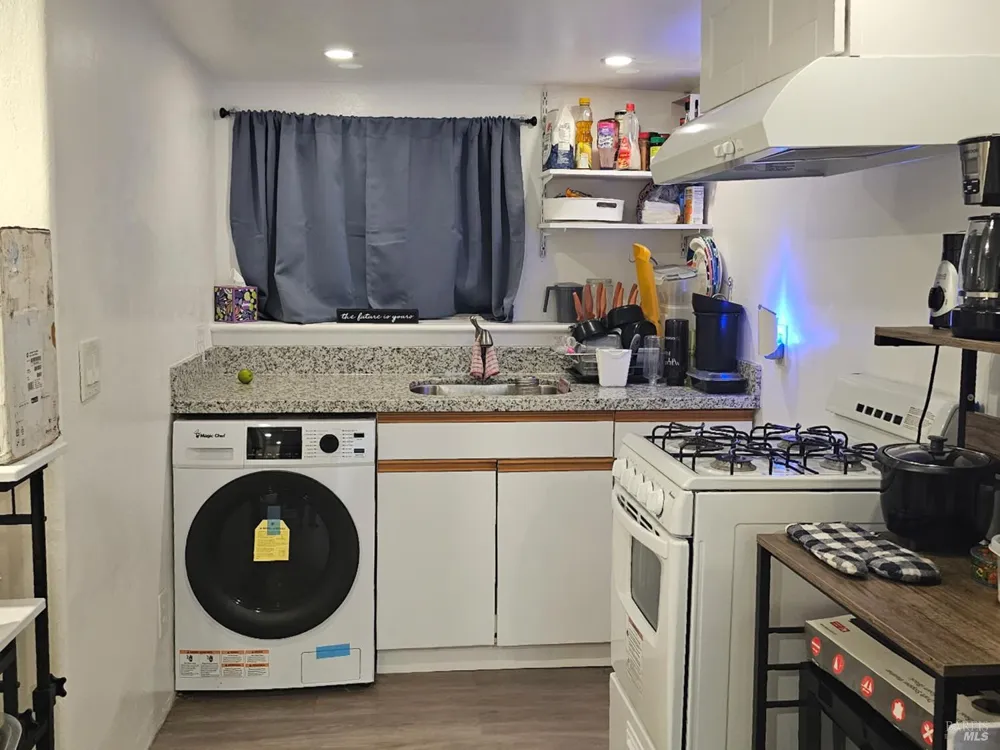 1160 Powell Street Oakland, CA 94608
