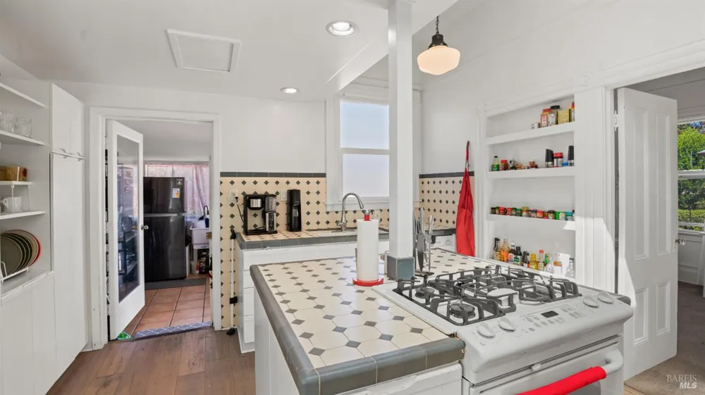 1160 Powell Street Oakland, CA 94608