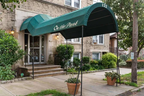 122 WEST 39TH ST