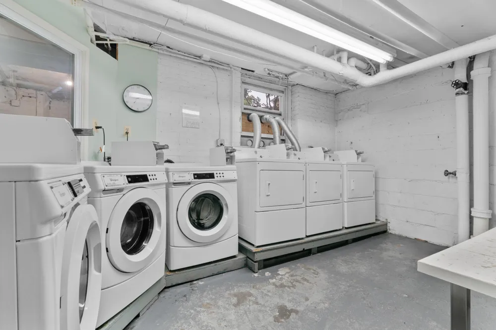 122 WEST 39TH ST Bayonne, NJ 07002