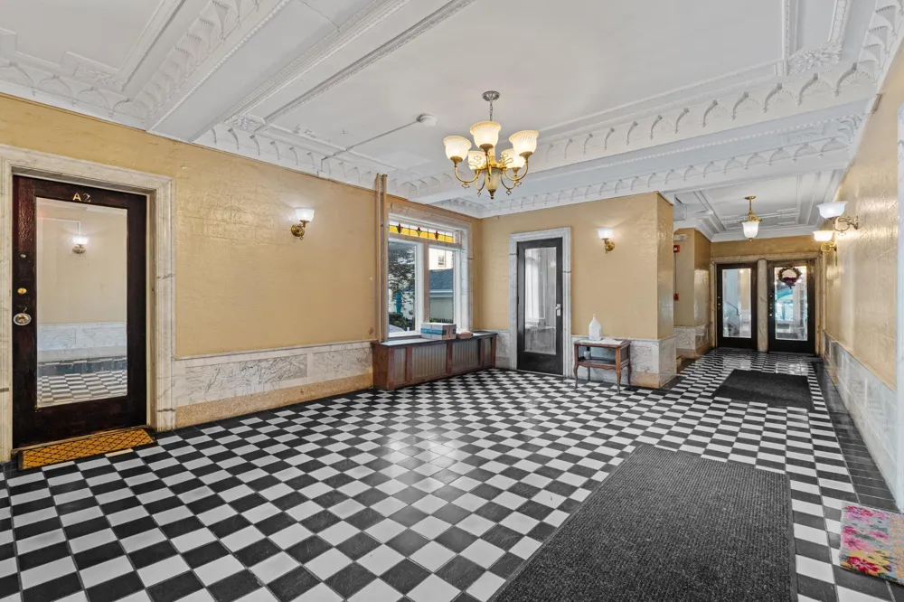 122 WEST 39TH ST Bayonne, NJ 07002