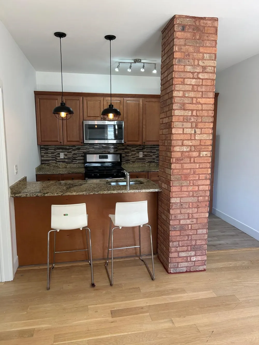 24 East 49TH ST Bayonne, NJ 07002
