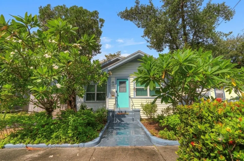 1527 13TH STREET S St Petersburg, FL 33705