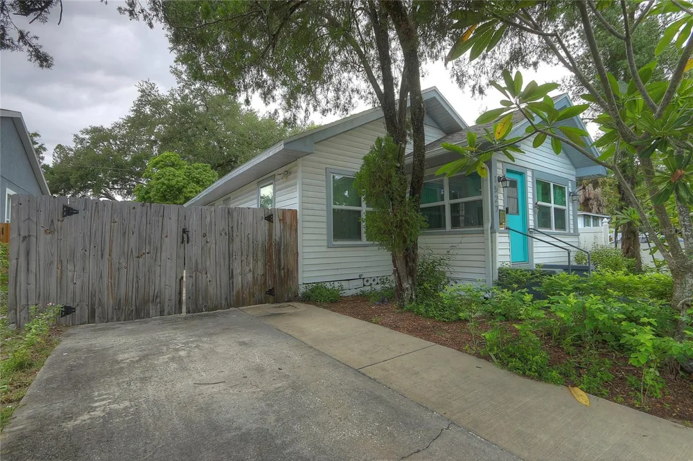 1527 13TH STREET S St Petersburg, FL 33705