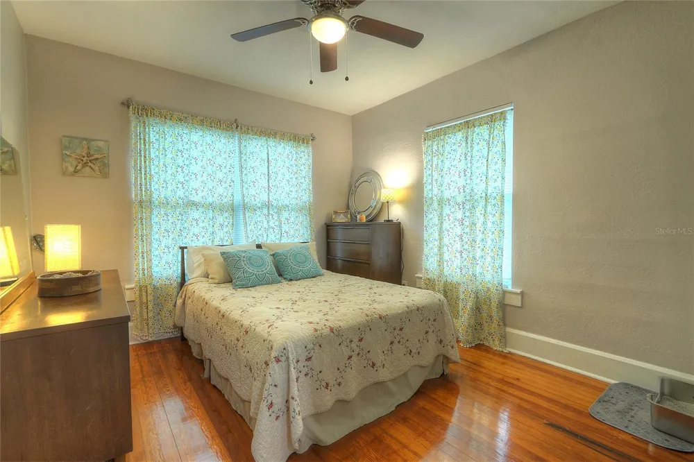 1527 13TH STREET S St Petersburg, FL 33705