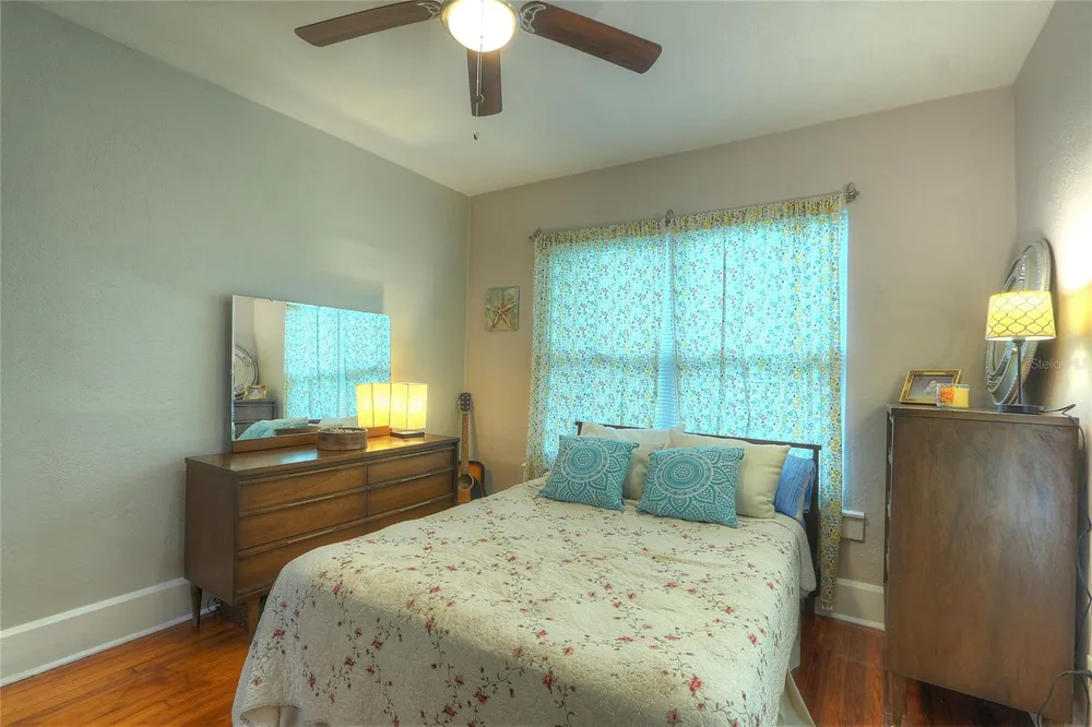 1527 13TH STREET S St Petersburg, FL 33705