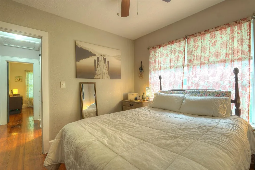 1527 13TH STREET S St Petersburg, FL 33705