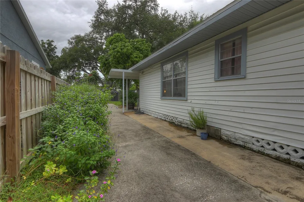 1527 13TH STREET S St Petersburg, FL 33705
