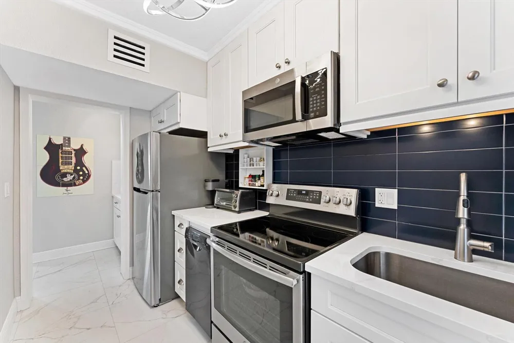 990 CASUARINA ROAD #4 Delray Beach, FL 33483