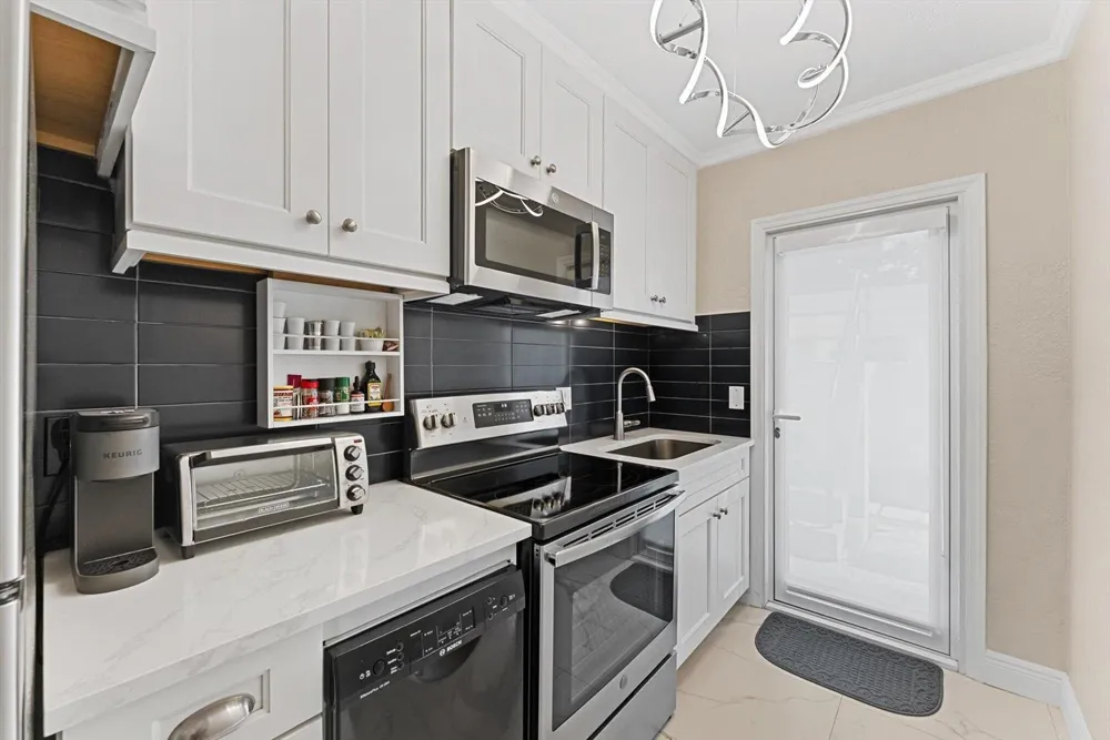 990 CASUARINA ROAD #4 Delray Beach, FL 33483