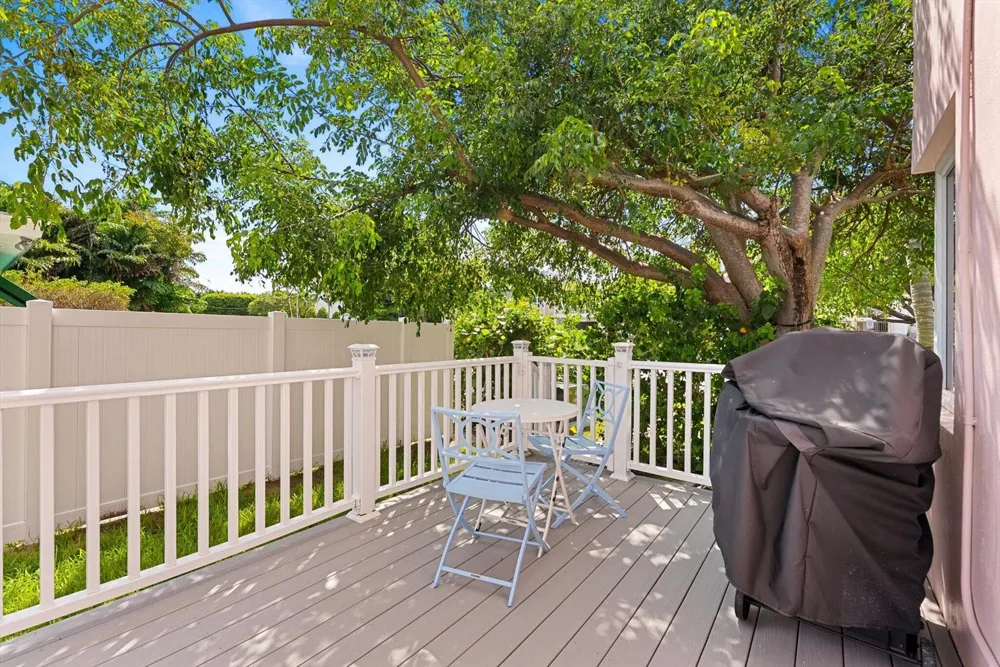 990 CASUARINA ROAD #4 Delray Beach, FL 33483
