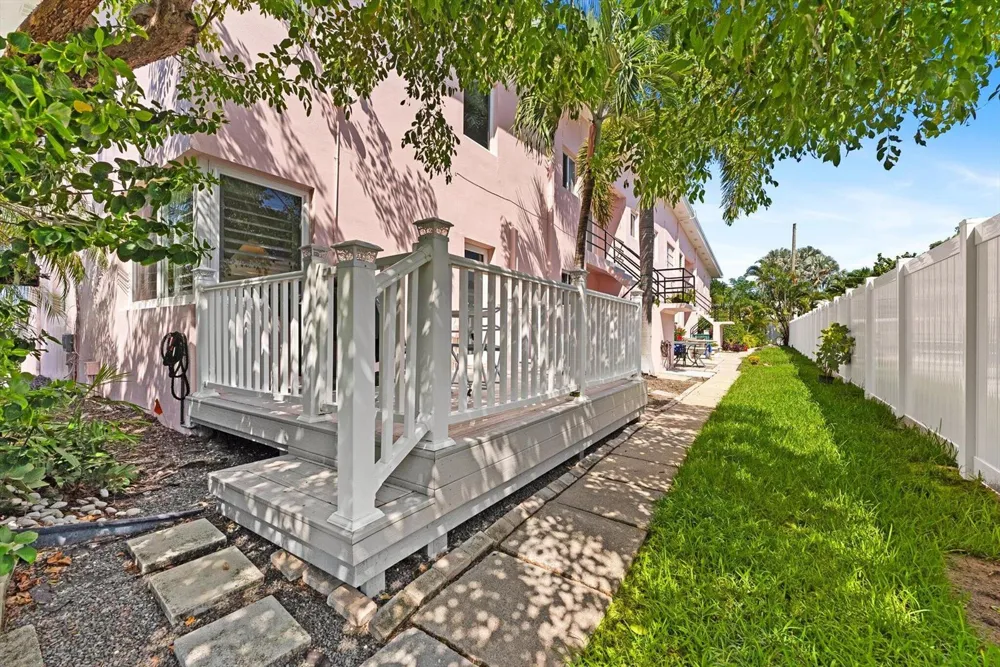 990 CASUARINA ROAD #4 Delray Beach, FL 33483