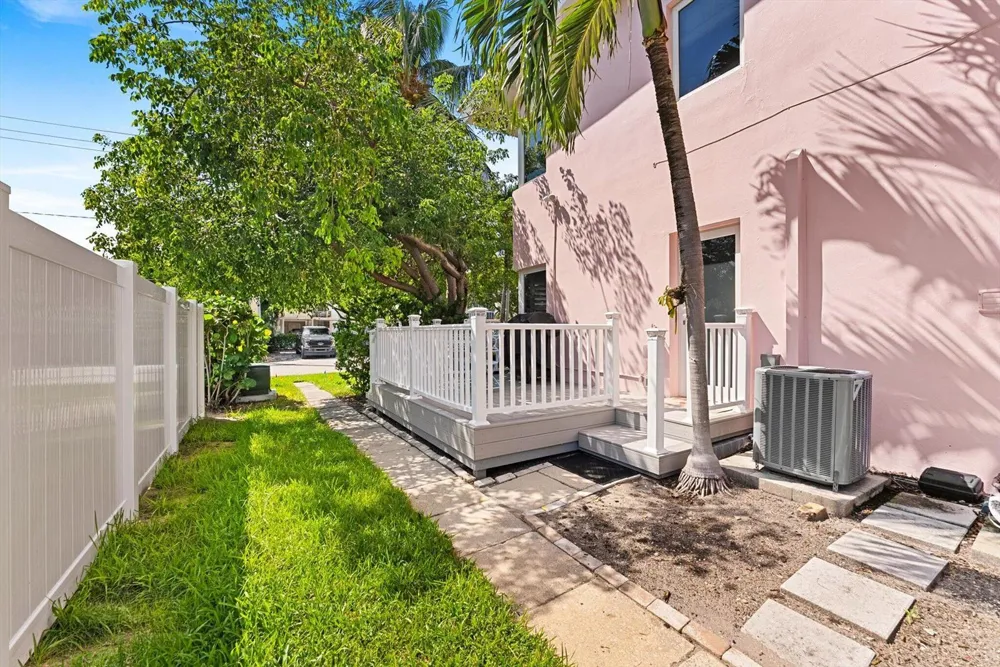 990 CASUARINA ROAD #4 Delray Beach, FL 33483