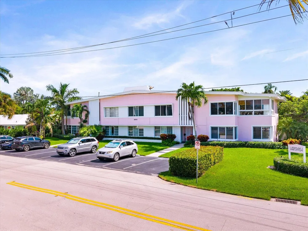 990 CASUARINA ROAD #4 Delray Beach, FL 33483